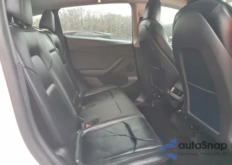 2022 Tesla Model Y z USA, uszkodzony, nr VIN 7SAYGDEF2NF387620